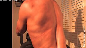 Naked muscular woman play with herself