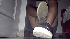 HD video of an amateur gay man showing off his barefoot skills