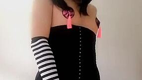 Asian shemale Jelly qiao receives her ass bigopened