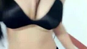 Mimi's web cam show tit and pussy