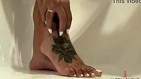 The Stunning Labelladiablax Shows Off Gorgeous Feet
