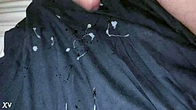 Amateur gay, masturbate a huge cumshot
