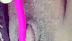 A amateur ebony girl exposes her huge behind in public place