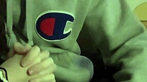Japanese girl gets to have an orgasm with Vibrator during outdoor date