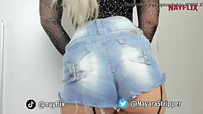 Brazilian bombshell Nayara’s anal experience with butt plug