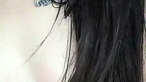 Girl pleasure herself on webcam to give boyfriend pleasure