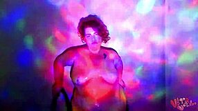 Loving voluptuous beauty through sensual dances and oil massage