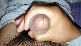 Skilled handjob from an amateur guy