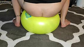 Gymnastikball Brings Extreme Fun and Makes Her Squirt, Hell Yeah!