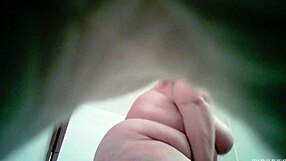 Footage of overweight woman's intimate moment: Amateur