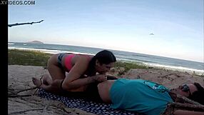 hey, gata fode in public at the beach to get car help