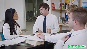 It ‘s also important to note that the plot of the movie is rather simple and is built around not wanting to have sex: Mia Kay the tasty bookish lady, sucking cock and fuking in the library