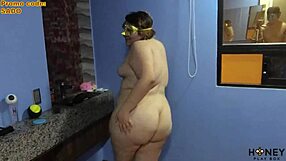 Honey Play Box is offering its special offer, get tied up and fucked on Valentine’s Day!