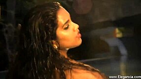 Sultry hot massage with an erotic happy ending from an Indian beauty.