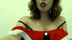 Beautiful amateur Emmewhite gives a very erotic massage with a handjob