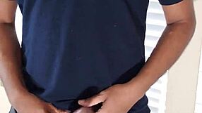 Bodybuilder Alan Prasad shows off his big cock in a cam show