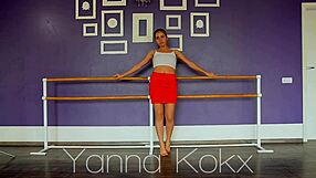 Yanna Hot Naked Gymnast Shows Flexible Moves