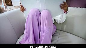 Hot brunette Muslim girl gives amazing blowjob in hijab