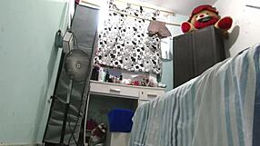 Amateur with big ass caught on hidden camera