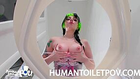 Alternative beauty gets into a rather unusual kitty cam experience