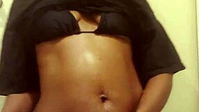 Naejae’s solo performance includes a seductive strip tease and ends with her squirting