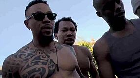 漂亮Brooklyn在跨种族口交大场面中大放异彩