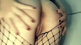 Redhead's solo session in the bathroom turns steamy