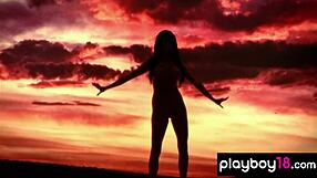 Flexible Latina ballerina Valerie Mason in solo striptease show