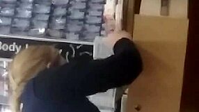 Hot young girl showing her ass in a candid shot