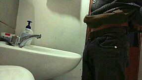 Skinny guy's amateur cock play ends up in a sexy cumshot