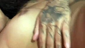 Câmera Escondida Flagra Morena Fazendo Xixi e Se Masturbando com Tesão