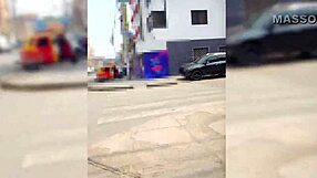 Un hombre extraño me folló duro tras pillarme en la calle
