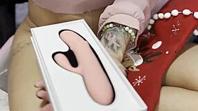 I’m testing Santa’s new gift on my pussy and hitting a hot orgasm with it