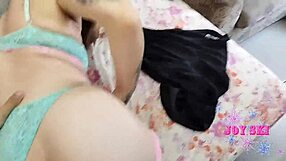 gostosa perdeu o celular e vazaram seus vídeos íntimos com um pau grande na buceta apertada. assista a loira brasileira levando gozada dentro.