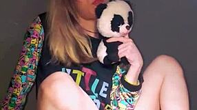 I love playing with my dildo in pajamas with Bonneyuwu