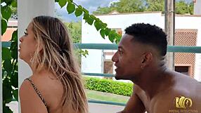 Wow! Mara Kisses Rioc on Balcony in Secret!