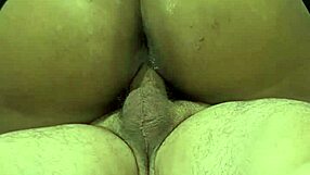 Que rico sentir un macho explotar dentro mientras cabalgo con mi culo enorme