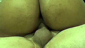 Que rico sentir un macho explotar dentro mientras cabalgo con mi culo enorme